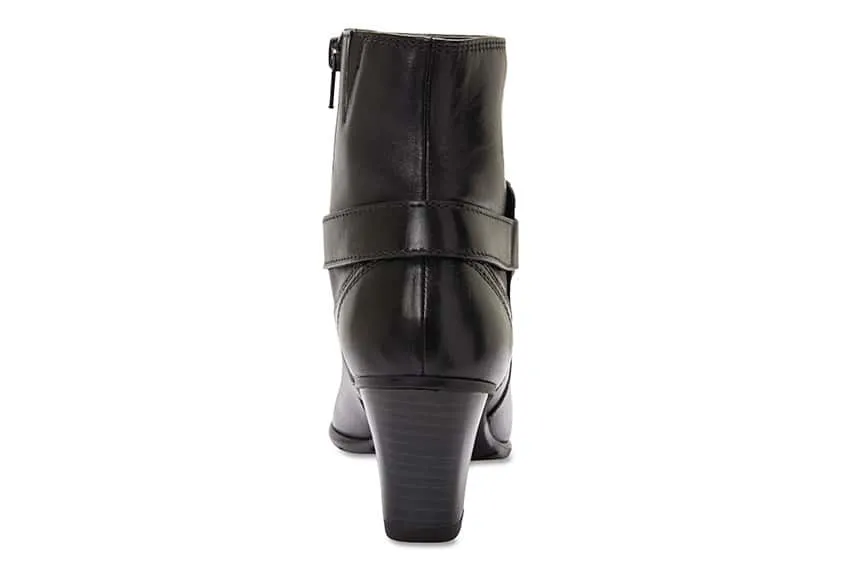 Argyle Boot in Black Leather