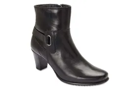 Argyle Boot in Black Leather