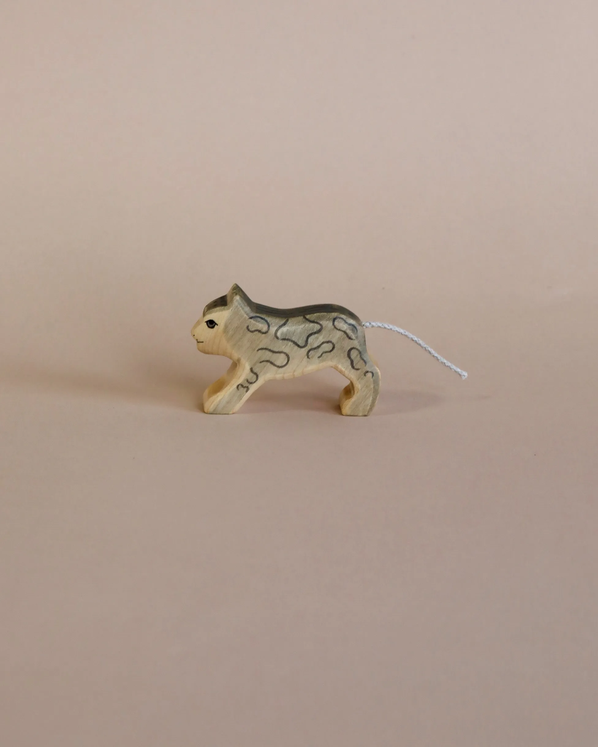 Handmade Holzwald Small Snow Leopard