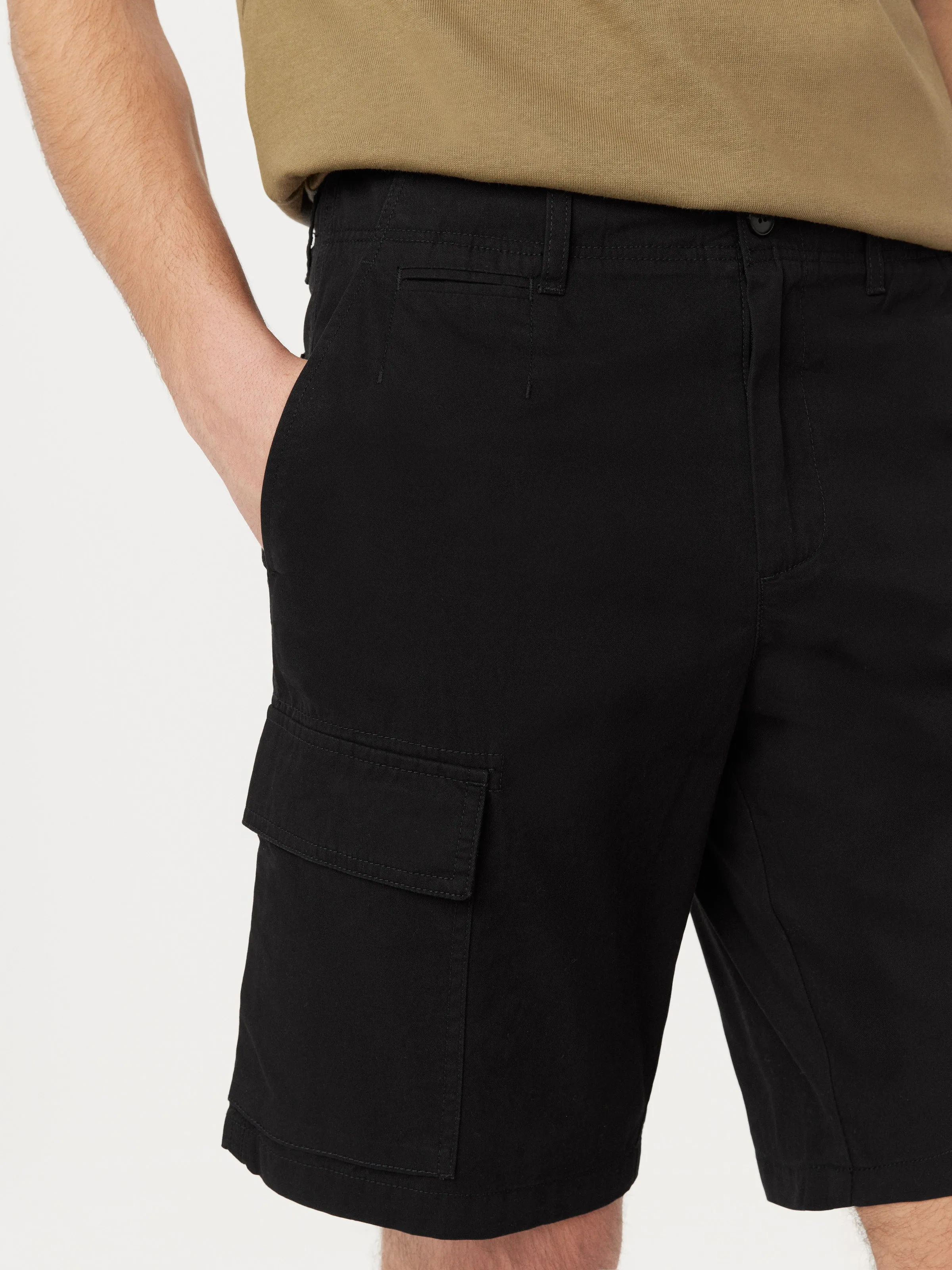 The Joey Cargo Short in Black